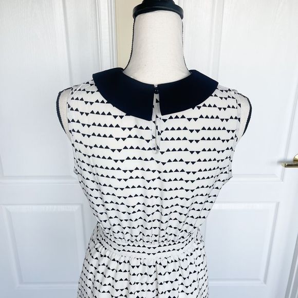 One Clothing Size‎ 0 Black White Contrast Triangular Collared Sleeveless Dress - Picture 9 of 12